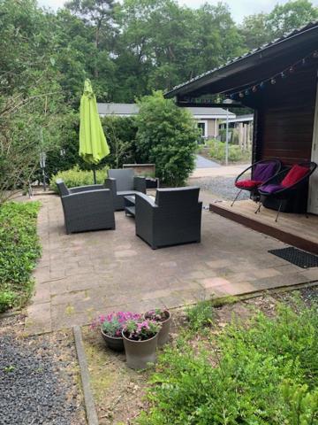 Sfeervolle Blokhut Op De Veluwe Op Recreatiepark Topparken In Beekbergen Met Vrije Tuin En Eigen Parkeerplaats Ngoại thất bức ảnh